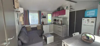 Cuisine ou kitchenette dans l'établissement mobil-home 6 places