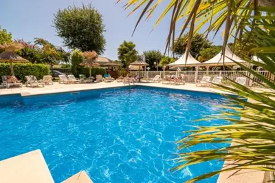 Piscine de l'établissement mobil-home 6 places ou située à proximité