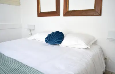 Un ou plusieurs lits dans un hébergement de l'établissement Julia Blue, Villa Hostal Naou Hossegor - sauna - salle de sport - wifi - netflix