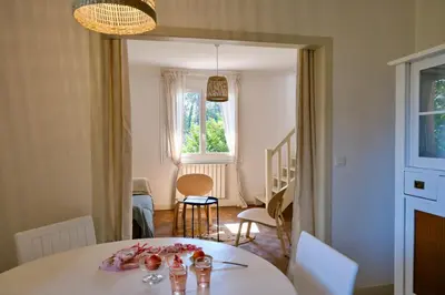 Coin salon dans l'établissement Julia Blue, Villa Hostal Naou Hossegor - sauna - salle de sport - wifi - netflix