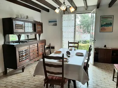 Plan de l'établissement Maison spacieuse avec jardin, proche commerces et plage, 6 couchages, parking privatif - FR-1-239-902
