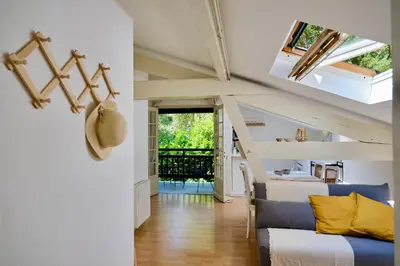 Coin salon dans l'établissement Nid de Ruben, Villa Hostal Naou Hossegor Wifi Netflix Sauna