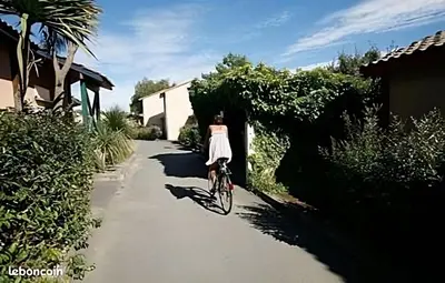 Vélo sur le terrain de l'établissement LA ROSE DES VENTS , T3 à SOUSTONS / VIEUX BOUCAU ou dans les environs