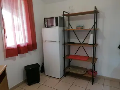 Cuisine ou kitchenette dans l'établissement Chalet T3 Nature Piscine Tennis