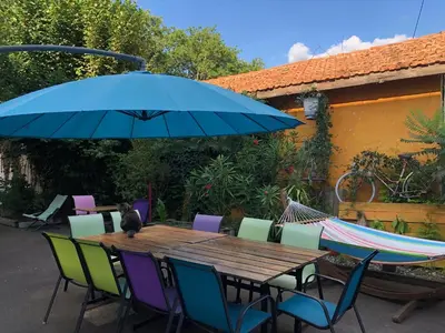 Jardin de l'établissement Au Vélo Bleu - Privatisez un ancien hôtel entre lac océan - 12pers