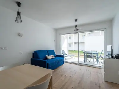 Coin salon dans l'établissement Appartement Neuf 3* à Mimizan - 100m de l'Océan, Piscine, Clim, WiFi, 4 Pers, Ménage inclus - FR-1-50-112