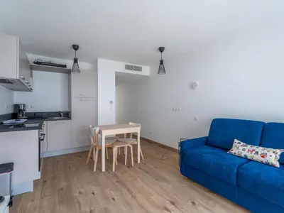 Cuisine ou kitchenette dans l'établissement Appartement Neuf 3* à Mimizan - 100m de l'Océan, Piscine, Clim, WiFi, 4 Pers, Ménage inclus - FR-1-50-112