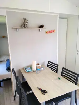 Plan de l'établissement Bungalow charmant à Saint-Julien-en-Born avec piscine partagée