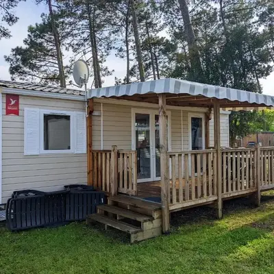 Bungalow charmant à Saint-Julien-en-Born avec piscine partagée