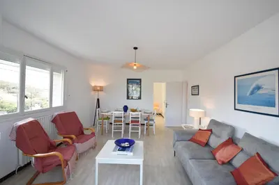 Coin salon dans l'établissement Ben et sou - Hossegor appartement avec agréable terrasse au premier étage d'une villa