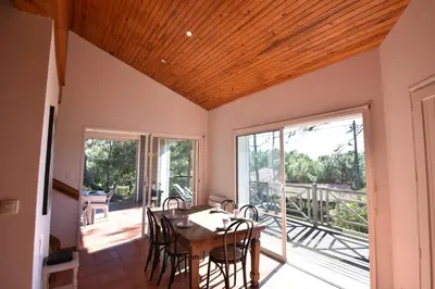 Balcon ou terrasse dans l'établissement Sauges - Hossegor belle villa avec vue océan dans secteur calme entre lac et océan sur terrain non clos d'environ 1500 mètres car