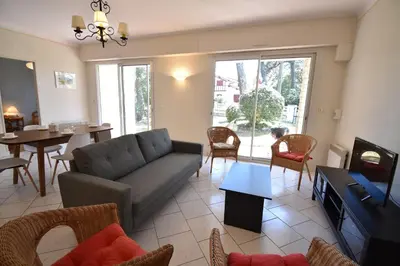 Coin salon dans l'établissement Pascalou - Hossegor situation privilégiée entre lac et océan pour cette villa