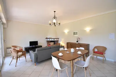 Coin salon dans l'établissement Pascalou - Hossegor situation privilégiée entre lac et océan pour cette villa