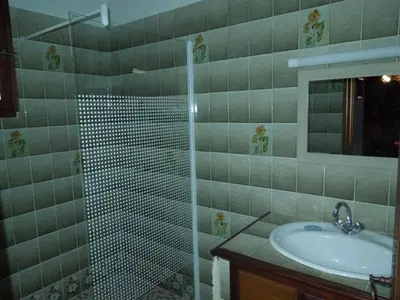 Salle de bains dans l'établissement Braserade H - Seignosse agréable villa landaise sur jardin clos proche des plages et du golf