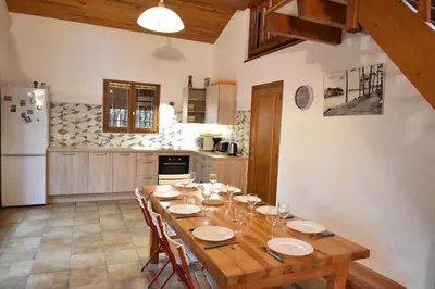 Cuisine ou kitchenette dans l'établissement Pley - Seignosse agréable villa landaise dans secteur calme et résidentiel sur vaste jardin clos