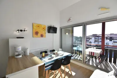 Balcon ou terrasse dans l'établissement Point d'or B - Hossegor agréable studio en duplex situé dans une résidence avec piscine en bord de plage