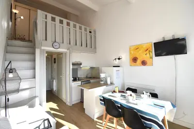 Cuisine ou kitchenette dans l'établissement Point d'or B - Hossegor agréable studio en duplex situé dans une résidence avec piscine en bord de plage