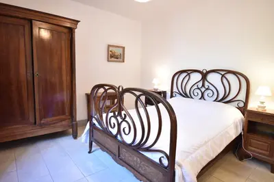 Un ou plusieurs lits dans un hébergement de l'établissement Mazouna - Hossegor agréable villa des années 60 rénovée sur terrain clos et arboré entre lac et océan