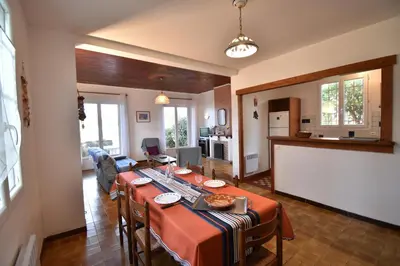 Cuisine ou kitchenette dans l'établissement 1451 TCF - Hossegor villa plain pied en bordure du lac marin avec agréable vue sur le lac et située à environ 1000m du centre ville