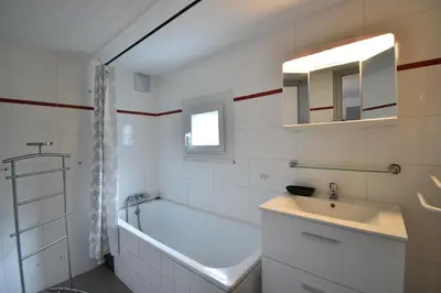 Salle de bains dans l'établissement 1451 TCF - Hossegor villa plain pied en bordure du lac marin avec agréable vue sur le lac et située à environ 1000m du centre ville