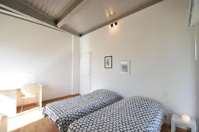 Un ou plusieurs lits dans un hébergement de l'établissement Square Leon Desclaux - Seignosse confortable villa contemporaine avec piscine