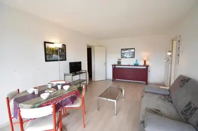 Télévision ou salle de divertissement dans l'établissement Voiliers - Seignosse agréable appartement tout proche de la plage et des commerces