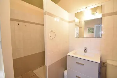Salle de bains dans l'établissement Ocemy - Hossegor très agréable villa rénovée avec gout située entre lac et océan