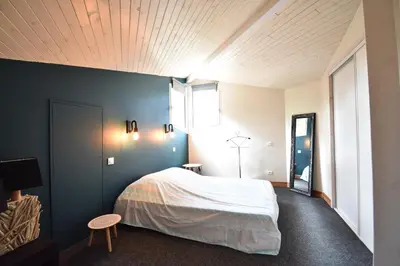 Un ou plusieurs lits dans un hébergement de l'établissement Thais - Hossegor très agréable villa avec piscine située dans un quartier résidentiel
