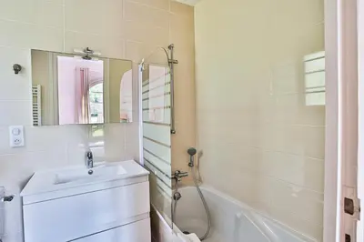 Salle de bains dans l'établissement Itsala - Hossegor agréable villa entre canal et océan à 3 minutes à pied de la plage