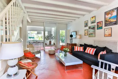 Coin salon dans l'établissement Itsala - Hossegor agréable villa entre canal et océan à 3 minutes à pied de la plage