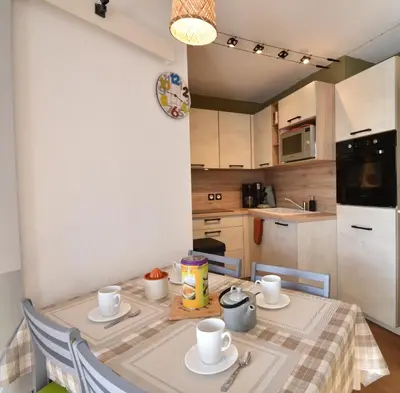 Cuisine ou kitchenette dans l'établissement Point d'or L21 - Hossegor appartement 4 personnes plage piscine