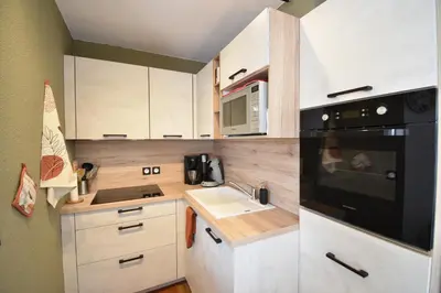 Cuisine ou kitchenette dans l'établissement Point d'or L21 - Hossegor appartement 4 personnes plage piscine