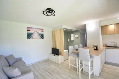 Cuisine ou kitchenette dans l'établissement Ermitage - Hossegor centre ville confortable appartement en rez de jardin