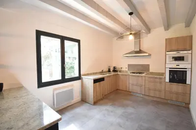 Cuisine ou kitchenette dans l'établissement Marcassins - Hossegor belle villa landaise avec grand jardin location vacances