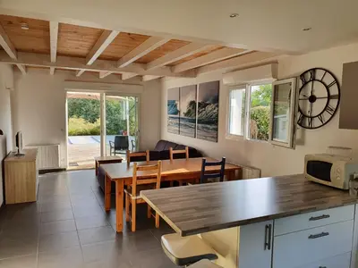 Cuisine ou kitchenette dans l'établissement Maison à Tosse proche des plages