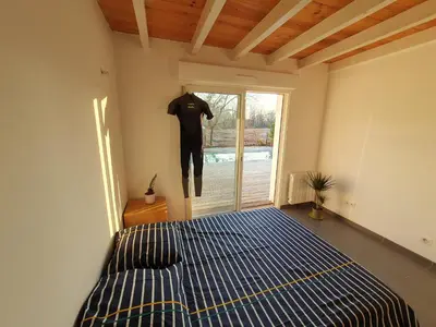 Un ou plusieurs lits dans un hébergement de l'établissement Maison à Tosse proche des plages
