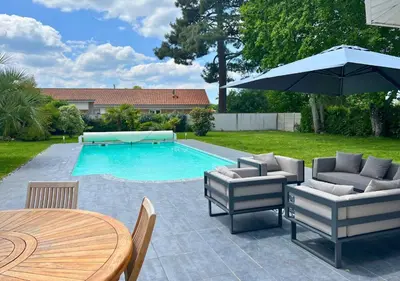 Piscine de l'établissement La Villa Capucine ou située à proximité