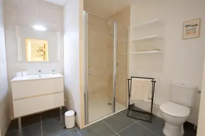 Salle de bains dans l'établissement * Seignosse * Plage * Forêt * Couple * Famille