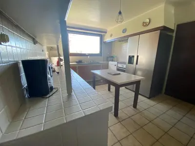 Cuisine ou kitchenette dans l'établissement Location vacances maison avec piscine sauna spa proche plages