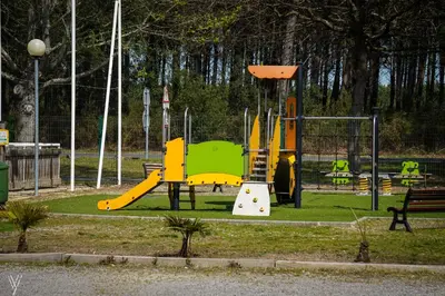 Aire de jeux pour enfants de l'établissement Villas du lac