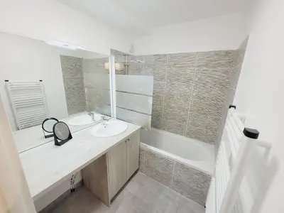 Salle de bains dans l'établissement Escapade Ensoleillée