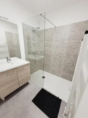 Salle de bains dans l'établissement Escapade Ensoleillée